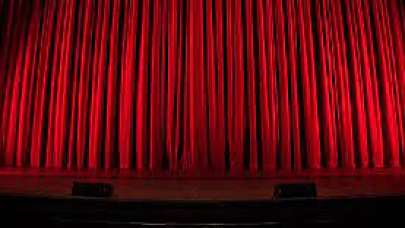 Tiyatro salonları pandemi öncesi dönemine kavuştu