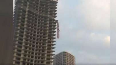 İzmir'de kule vinç devrildi: 5 ölü, 2 yaralı