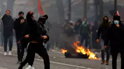 Fransızlar kafayı Türkiye ile bozmuş: Fransız basını, Paris'teki saldırıda Türkiye'yi suçladı