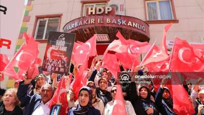 Diyarbakır annelerinin oturma eylemine iki aile daha katıldı