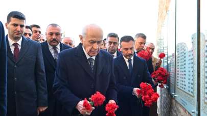MHP Lideri Devlet Bahçeli'den Ülkücü Şehitler Anıtı ve Kızılcahamam Şehitler Ağacı ziyareti