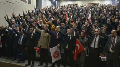 Bolu'da MHP'ye üye olan 1351 kişiye rozet takıldı