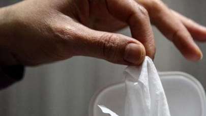 Bir daha kullanmak istemeyeceksiniz! Islak mendilin zararları... Milyonlarca kişiyi ilgilendiriyor