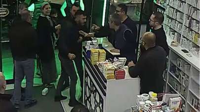'Sıra beklemem' dedi, eczaneyi dağıttı! 