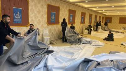 Ülkü Ocakları depremzedeler için çadır üretiyor