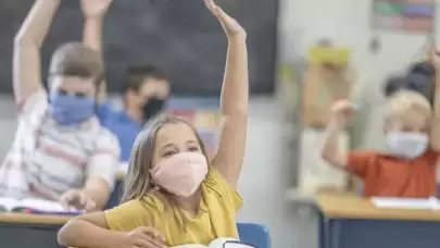 Pazartesi okullar açılır mı? 15 tatili uzadı mı?