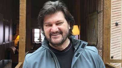 Ahmet Şafak iki yeni eserle sevenlerini karşıladı