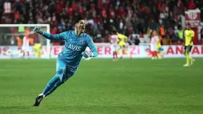 Fenerbahçe'den Altay Bayındır'a yeni sözleşme