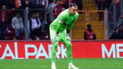 Okan Buruk'a dedikleri ortaya çıktı! Muslera soyunma odasında...