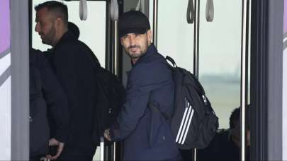 Yeni sezonun ilk transferi İlkay Gündoğan! Havalimanında unutulmaz karşılama...