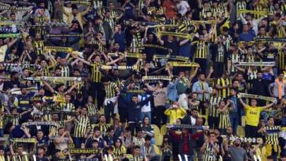 Galatasaray'ın şampiyonluğu sonrası Fenerbahçe tribünlerinde olay Aziz Yıldırım sloganı