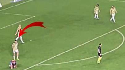 Samet Akaydin, secdeye giden futbolcuya tükürdü mü? Tartışmalara nokta koyacak açı ortaya çıktı