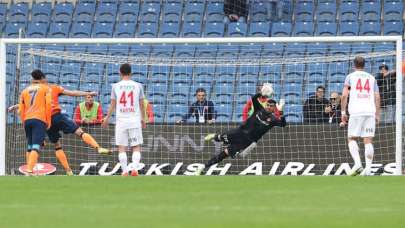 Penaltı kaçtı, kırmızı kart çıktı, kazanan çıkmadı