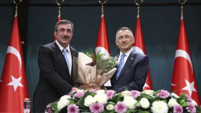  Fuat Oktay görevi Cevdet Yılmaz'a devretti