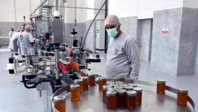 Bu tesiste üretilen ballar, öğrencilere burs olarak verilecek