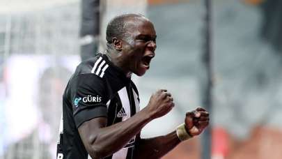 Trabzonspor maçı öncesi Aboubakar şoku! Türkiye'ye dönmedi