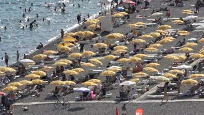 Antalya’da eylül ayının sonunda yaz havası: Sıcaklık 40 dereceyi gördü