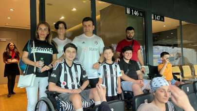 Depremzede çocuklar Beşiktaş-Sivasspor maçını izlemeye gitti