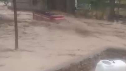 Kayseri’de sel suları kamyonu sürükledi, o anlar anbean kameraya yansıdı