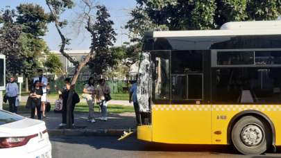 İETT otobüsü ile tramvay çarpıştı