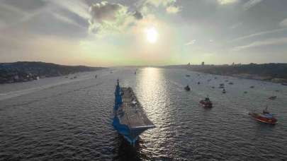 Türk donanmasının 100 gemisi İstanbul Boğazı’ndan geçti