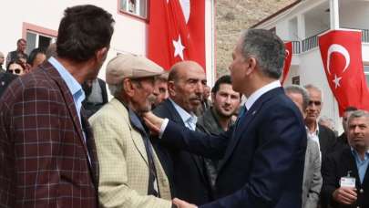 Bakan Yerlikaya'dan Büyükçekmece'de şehit olan polis memurunun ailesine ziyaret