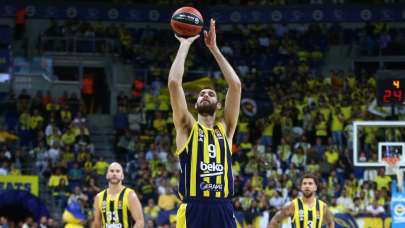 Fenerbahçe Beko, Olympiakos’u evinde yıktı!