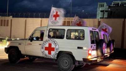 Geçici ateşkesin 5. gününde rehine takası başladı! Hamas, 10 esiri Kızılhaç'a teslim etti