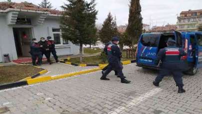 Kablo hırsızları jandarmadan kaçamadı