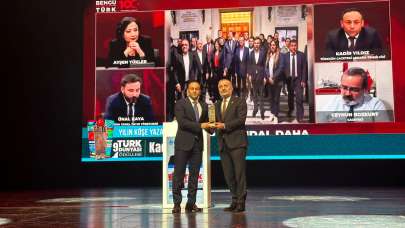 Türk Dünyası Ödül Törenlerinde Yılın Köşe Yazarı Ödülünü Kadir Yıldız aldı