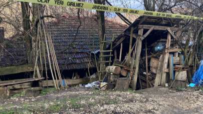 Düzce'de toprak kayması nedeniyle bir ev boşaltıldı