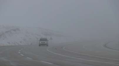 Van ve Hakkari'de kar ve sis etkili oldu