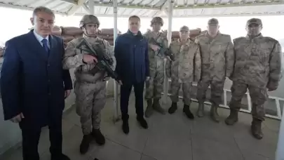 Bakan Yerlikaya, Dibek Jandarma Üs Bölgesi'nden tüm güvenlik güçlerinin yeni yılını kutladı