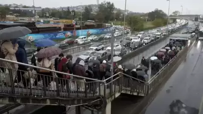 İstanbullular için çekilemez hal aldı! İBB'nin bakımsızlıktan dökülen metrobüsleri artık yetersiz kalıyor