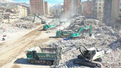 Deprem bölgesinden 4,4 milyon ton enkaz taşındı!