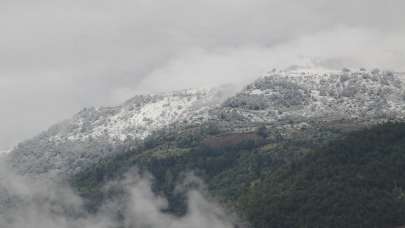 Çorum'un yüksek kesimlerinde kar yağışı etkili oldu