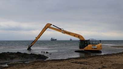 Çiftlikköy sahilinde temizlik alarmı