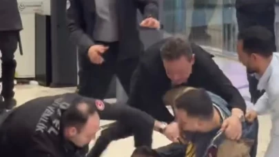 AVM'de akıl almaz olay: Güvenlik görevlisi müşteriyi ısırdı!