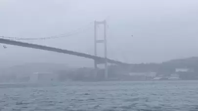 İstanbul Boğazı'nda gemi trafiğine sis engeli