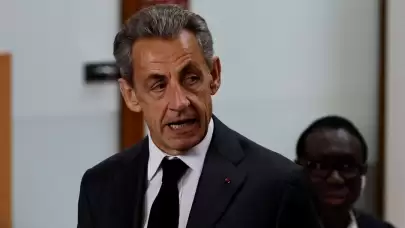 Fransa'da "telekulak" davasında Sarkozy'nin 1 yıl ev hapsi cezası onandı