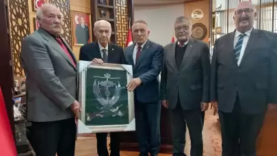 Alevi camiasından MHP Lideri Devlet Bahçeli'ye ziyaret