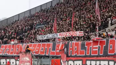 Almanya'da ırkçı tezahürata sert tepki: "Naziler dışarı!"