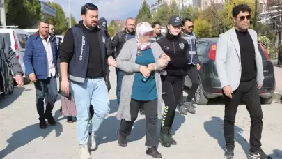 İki kadın komşularını 3 bilezik için öldürdü