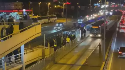 Metrobüste korku dolu anlar: Silahla havaya ateş edildi