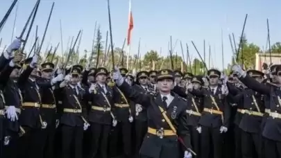 Kılıçlı yemin töreni sonrası karar açıklandı: 5 teğmen TSK'dan ihraç edildi