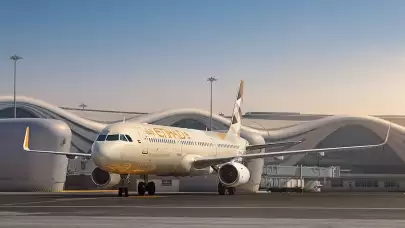 Melbourne Havalimanı'nda büyük panik! Uçağın iniş takımları alev aldı