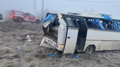 Malatya'da feci kaza: İşçi servisi devrildi!