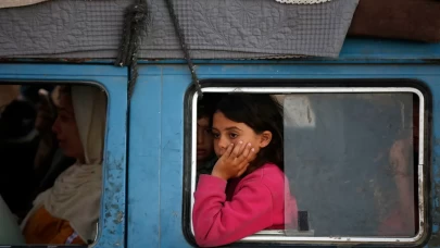 Gazze’de ateşkesin ikinci gününde Filistinlilerin dönüşü sürüyor