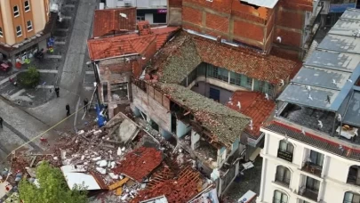 Balıkesir Sındırgı'daki depremin boyutu gün ağarınca ortaya çıktı