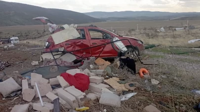 Ayaş’ta fırtına faciası: Devrilen konteynerin altında kalan baba hayatını kaybetti